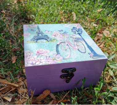 Свежа дървена кутия за бижута  Свежа дървена кутия за бижута