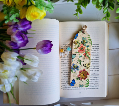 Дървен разделител за книги "Цветя и пеперуди"