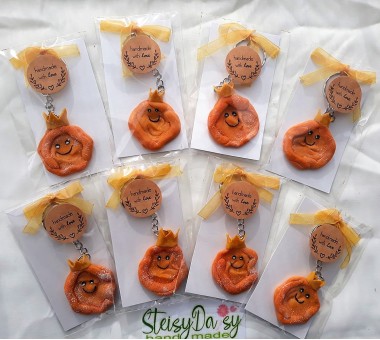 Ключодържател "Мекичките на баба" Ключодържател "Мекичките на баба"