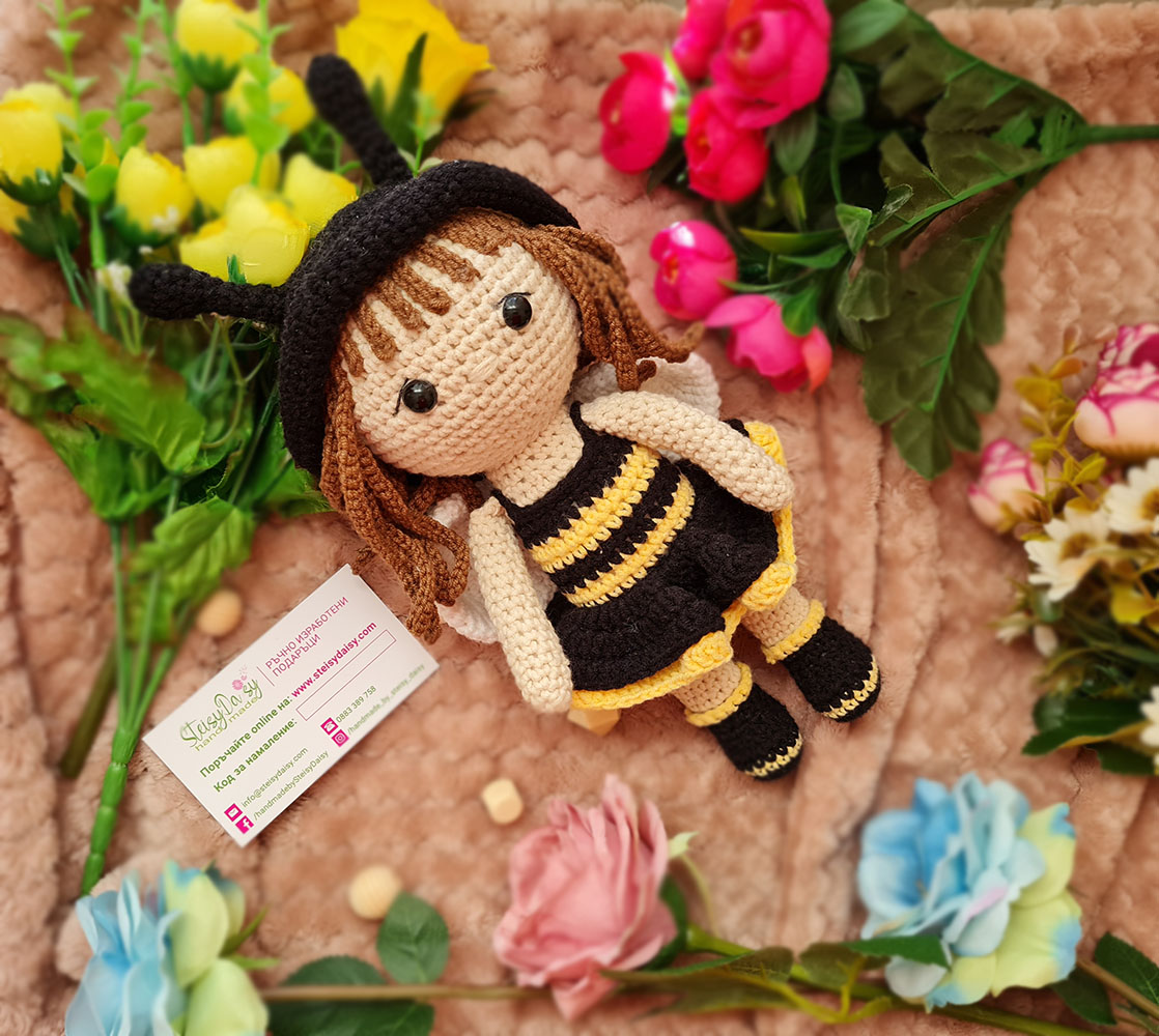 Ръчно изплетена детска кукла "Мая-пчеличката"