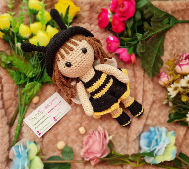 Ръчно изплетена детска кукла "Мая-пчеличката"