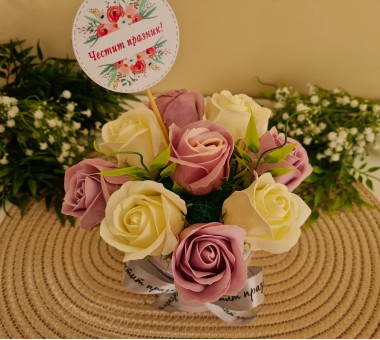 Рециклирана кутия с рози - Вариант 2 Рециклирана кутия с рози - Вариант 2