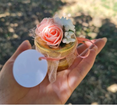 Бурканче с мед в цвят пудра