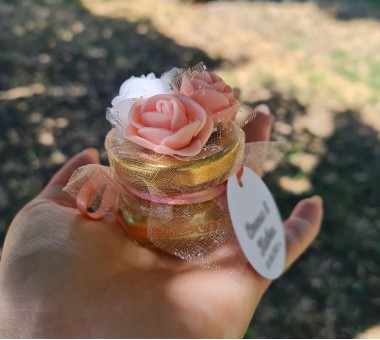 Бурканче с мед в цвят пудра